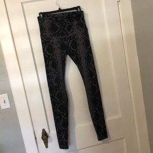 Lulu lemon snake leggings. Wunder under. Size 8